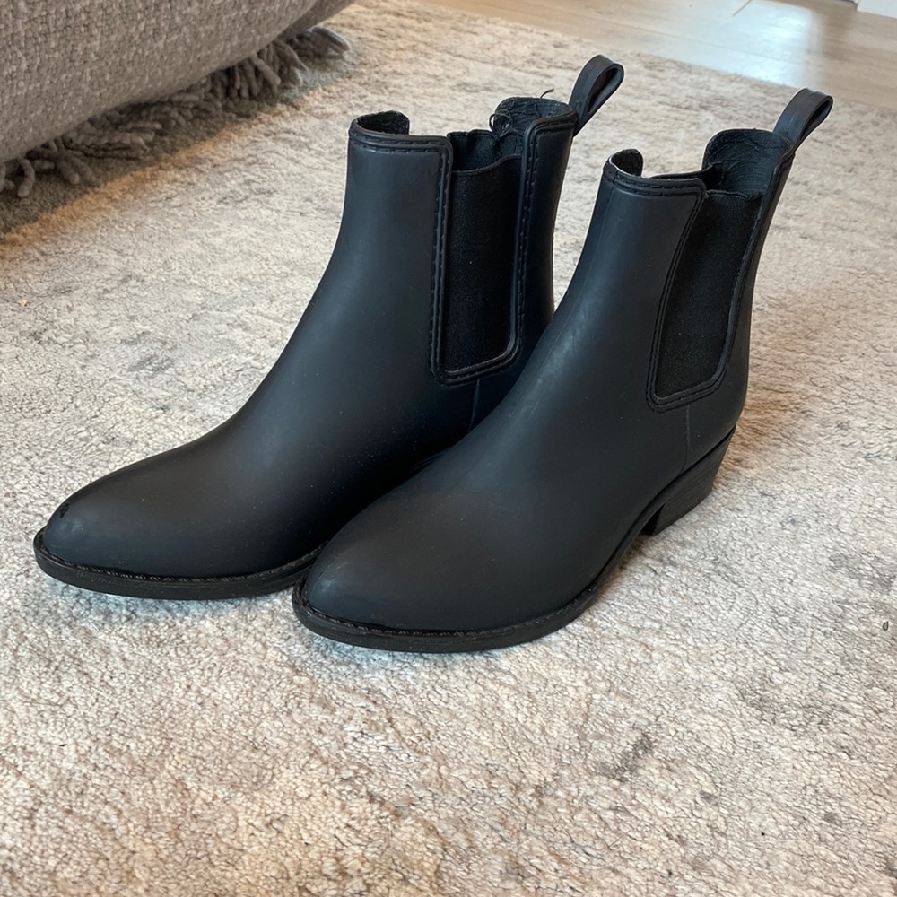 Steve Madden rain boot size 7.5